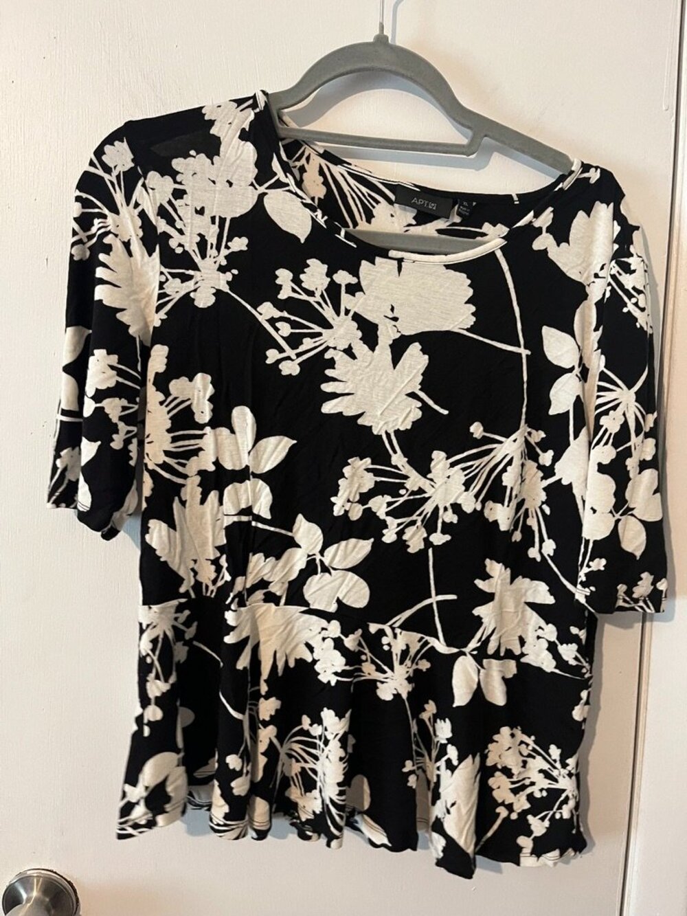 apt 9 Black and Cream floral Print Stretchy Blouse SZ XL